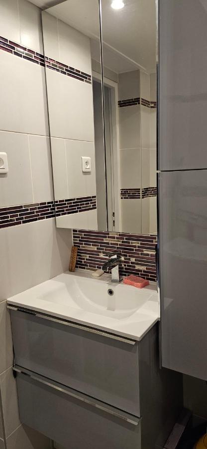 Studio 22M2 A Ivry/Seine-A 200 Metres De Paris. Proche Metro 7 Экстерьер фото
