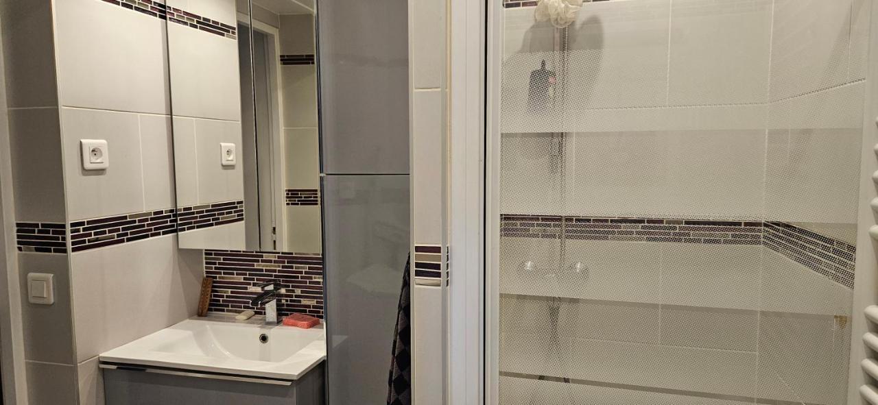 Studio 22M2 A Ivry/Seine-A 200 Metres De Paris. Proche Metro 7 Экстерьер фото
